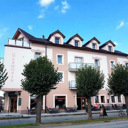 Wellness Hotel Harmonie Třeboň Exterior foto